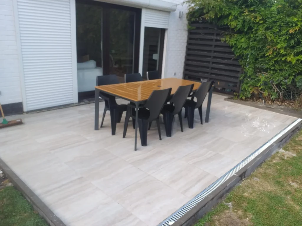 Préparation du sol pour pavage extérieur